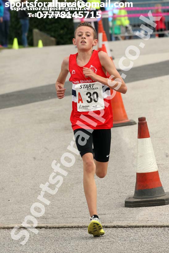 Boys under-13s 3 stage relay, Northern Senior 6 and 4 and Junior Stage Road Relays, SportsCity, Manchester. Photo:  David T. Hewitson/Sports for All Pics